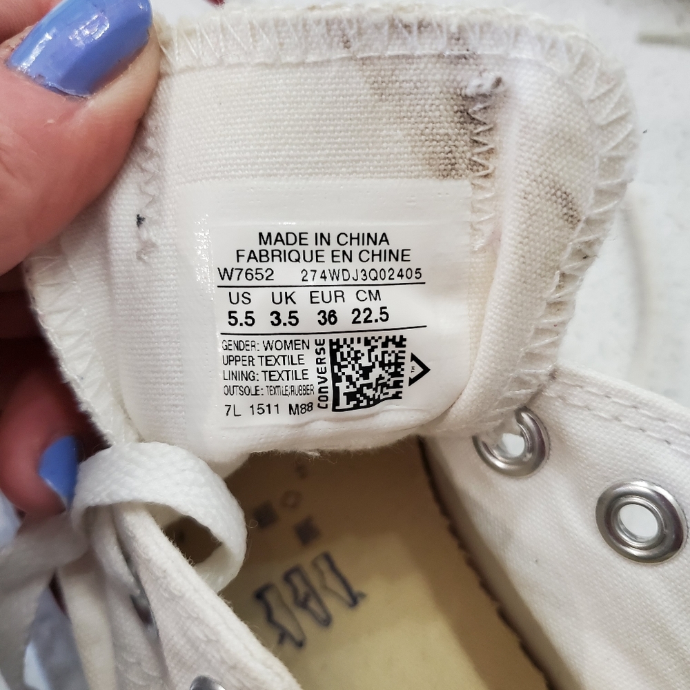 White converse - Picture 2 of 3
